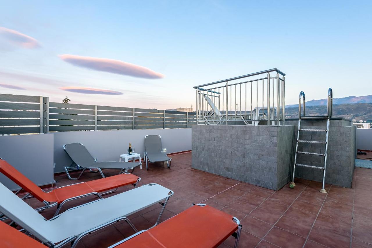 Luxury Villa In City Center With Rooftop Swimming Pool Chania  Buitenkant foto