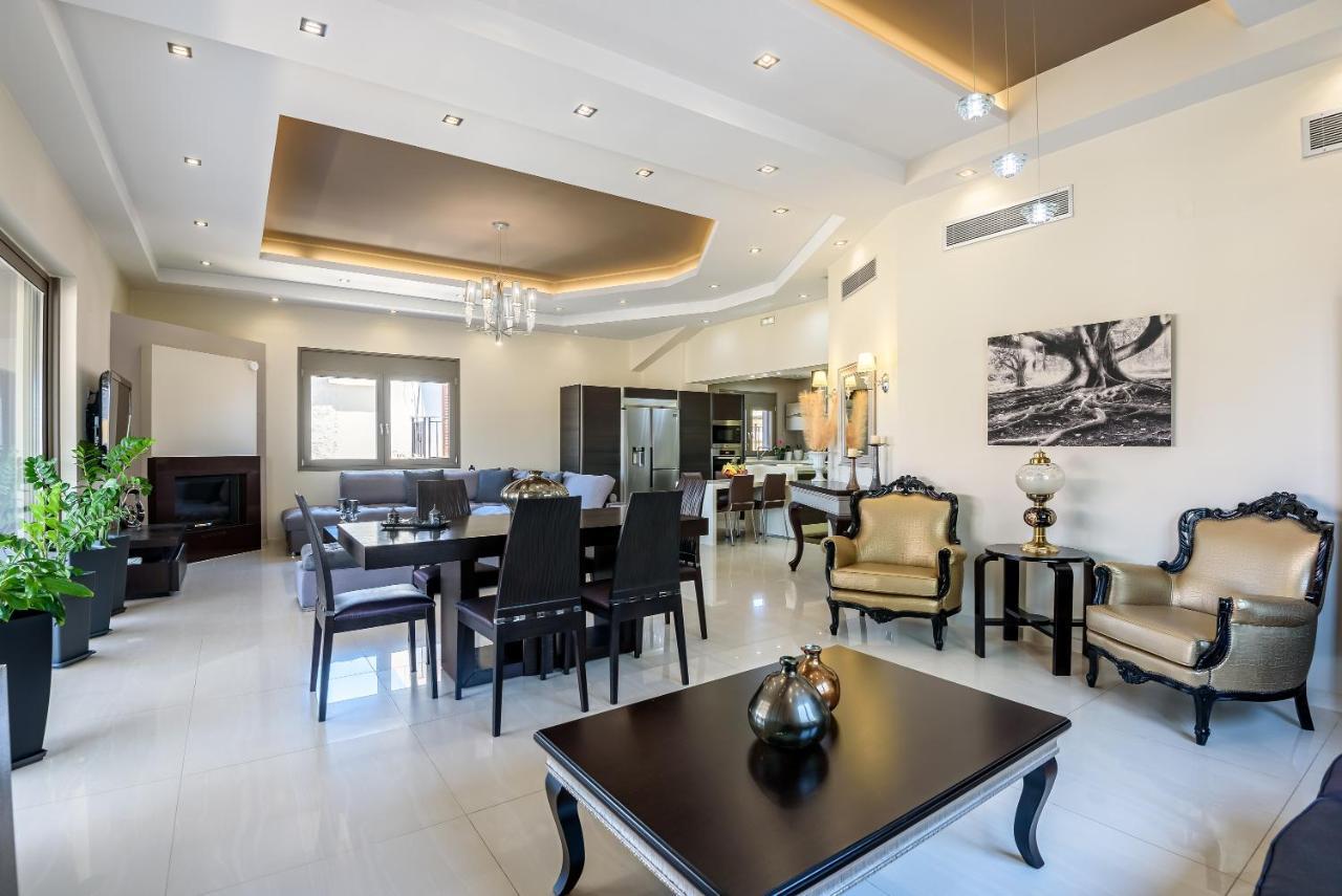 Luxury Villa In City Center With Rooftop Swimming Pool Chania  Buitenkant foto