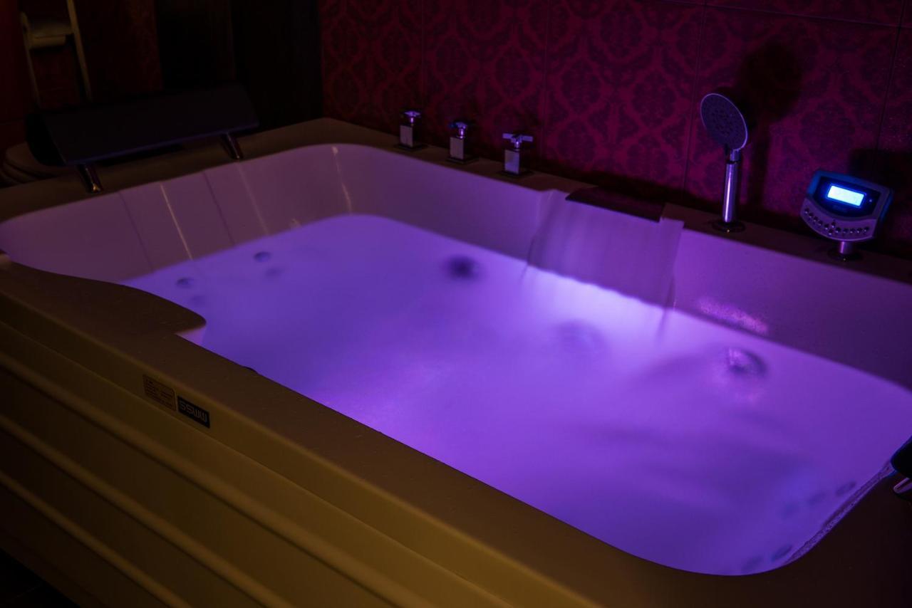 Luxury Villa In City Center With Rooftop Swimming Pool Chania  Buitenkant foto